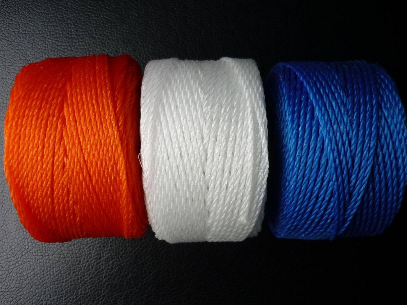 Polyethylene 3-strand twisted twine on small spools, orange / white / blue